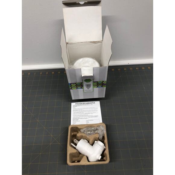 Scentsy Hom Is Where My Cat Is Mini Plug in Warmer Nightlight Wax Warmer - Picture 1 of 8